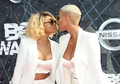 Porno katta eshaklar sakrash video