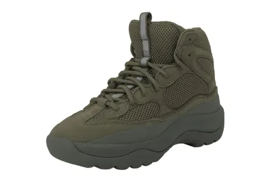 Image Via <a href='https://twitter.com/theyeezymafia' rel="nofollow noopener" target='_blank'>YeezyMafia</a>