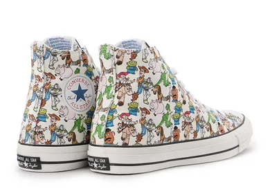 Image via <a href="http://www.atmos-tokyo.com/shop/g/g32961660a220cmmult00/" target="_blank" rel="noopener">atmos</a>