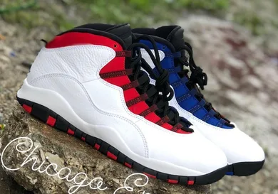 Image Via <a href='https://www.instagram.com/p/BjAgXQ-AS32/?taken-by=chicagoemporium' rel="nofollow noopener" target='_blank'>ChicagoEmporium</a>