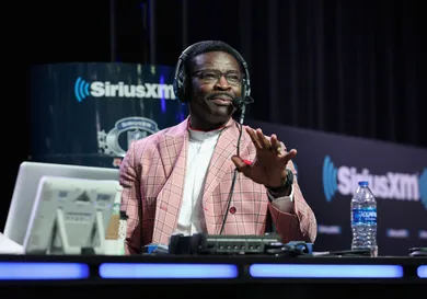 Michael Irvin Announces He Is Cancer-Free: "Thank You God"