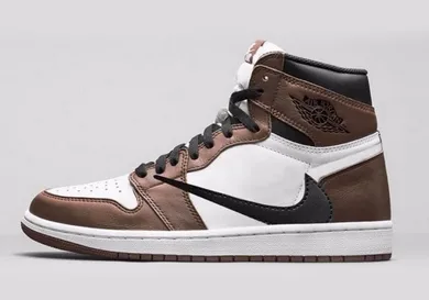 Image Via <a href='https://www.instagram.com/zsneakerheadz/' rel="nofollow noopener" target='_blank'>Zsneakerheadz</a>