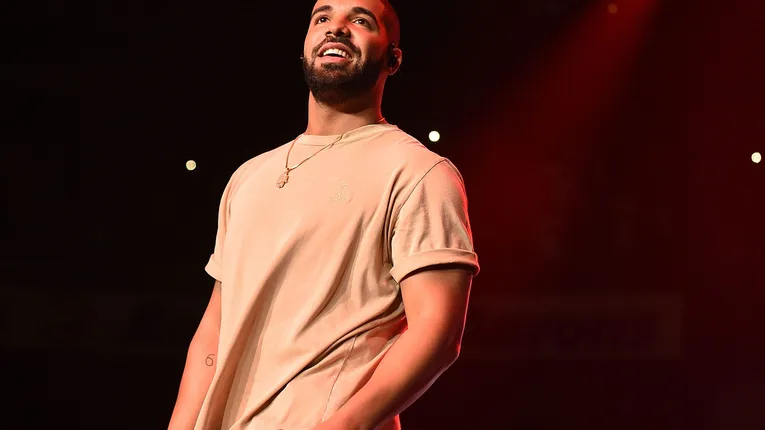 Drake Offers Help To Fan With MS, Will Pay College Tuition For 7 People ...