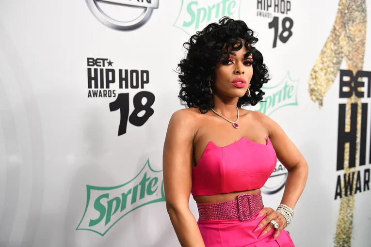 Gucci Mane's Wife Keyshia Ka'oir Douses Her Naked Body In Red Glitter