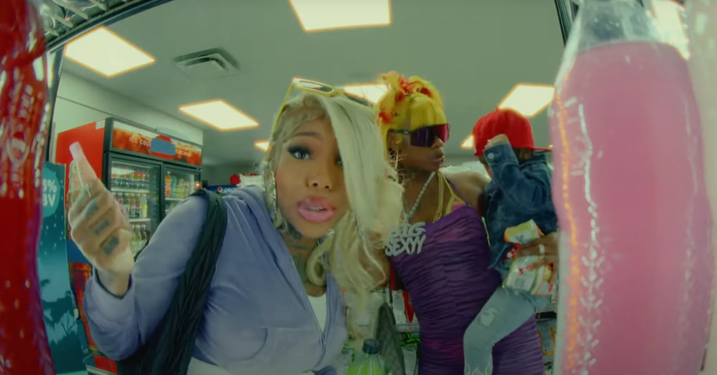 Summer Walker & Her Baby Bump Show Out In New Rap Single & Music Video ...