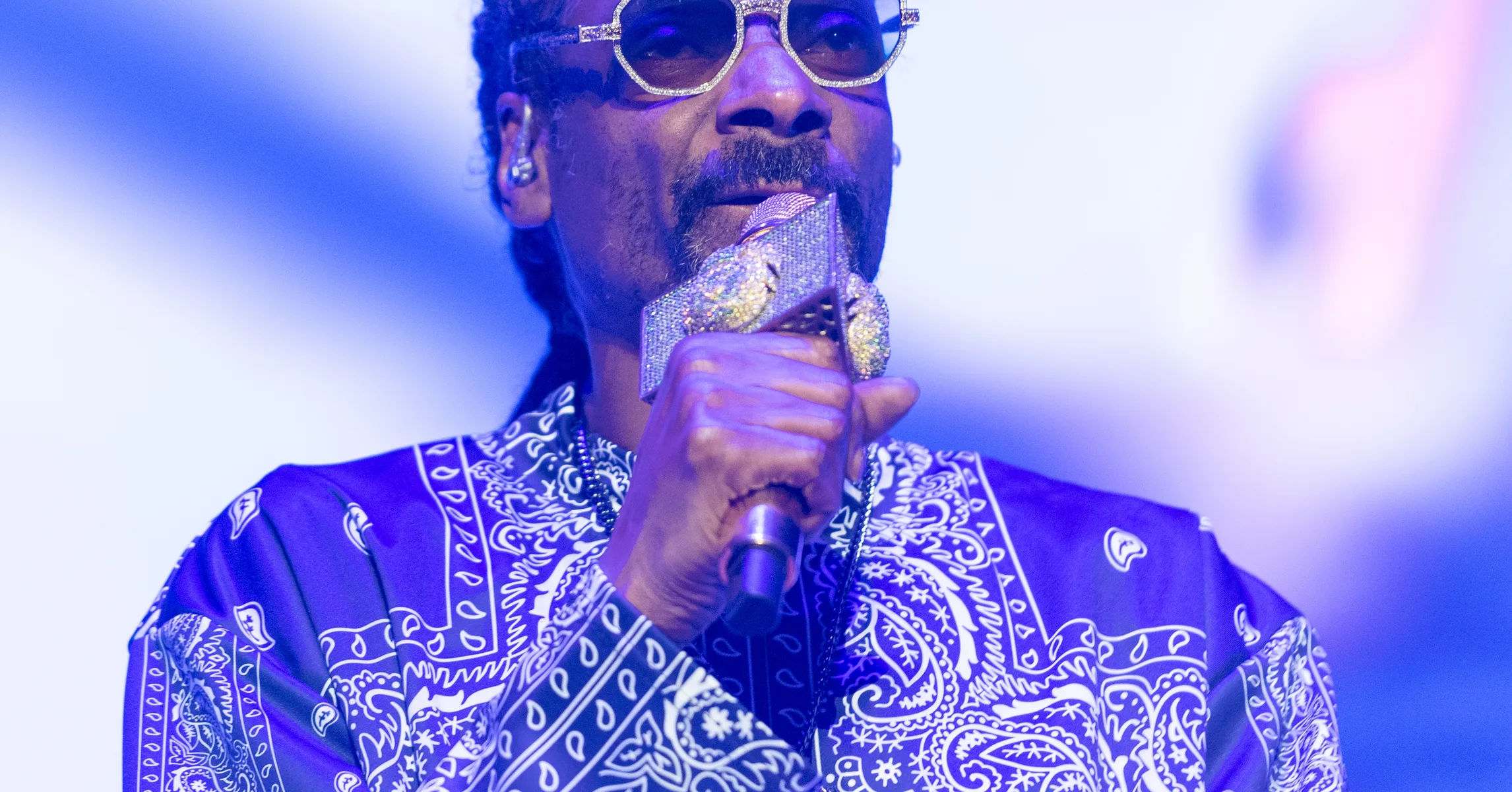Snoop Dogg Cripwalks To Bagpipes In Scotland