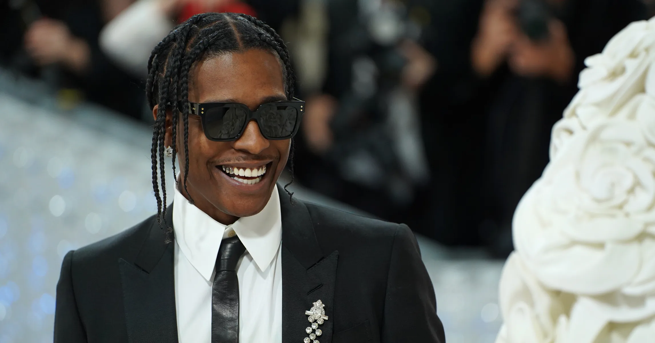 AAP Rocky Tweets At Woman He Jumped Over Ahead Of The Met Gala(01)