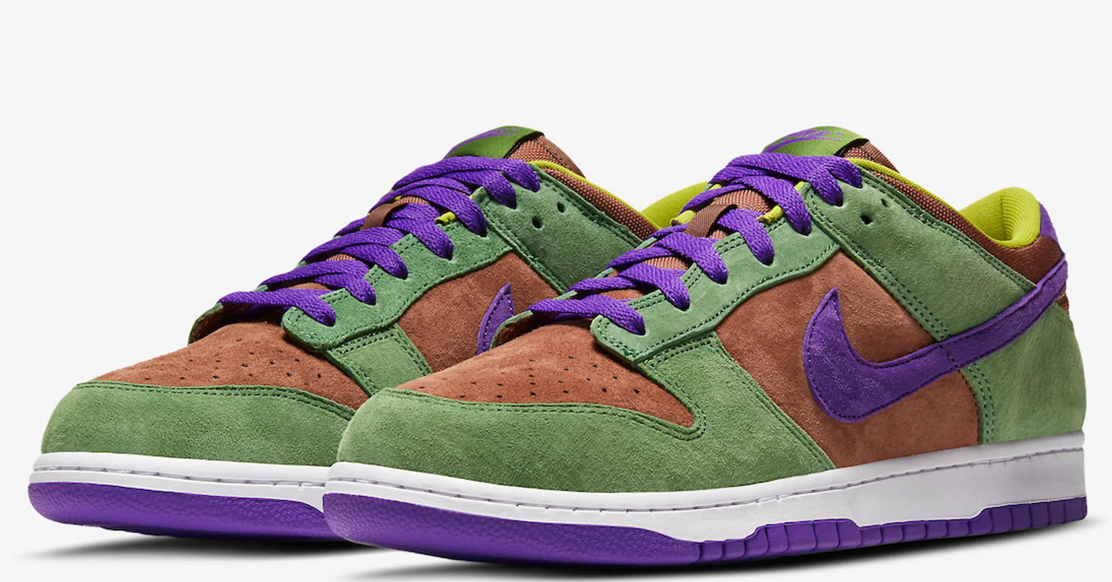 dunk low veneer on feet