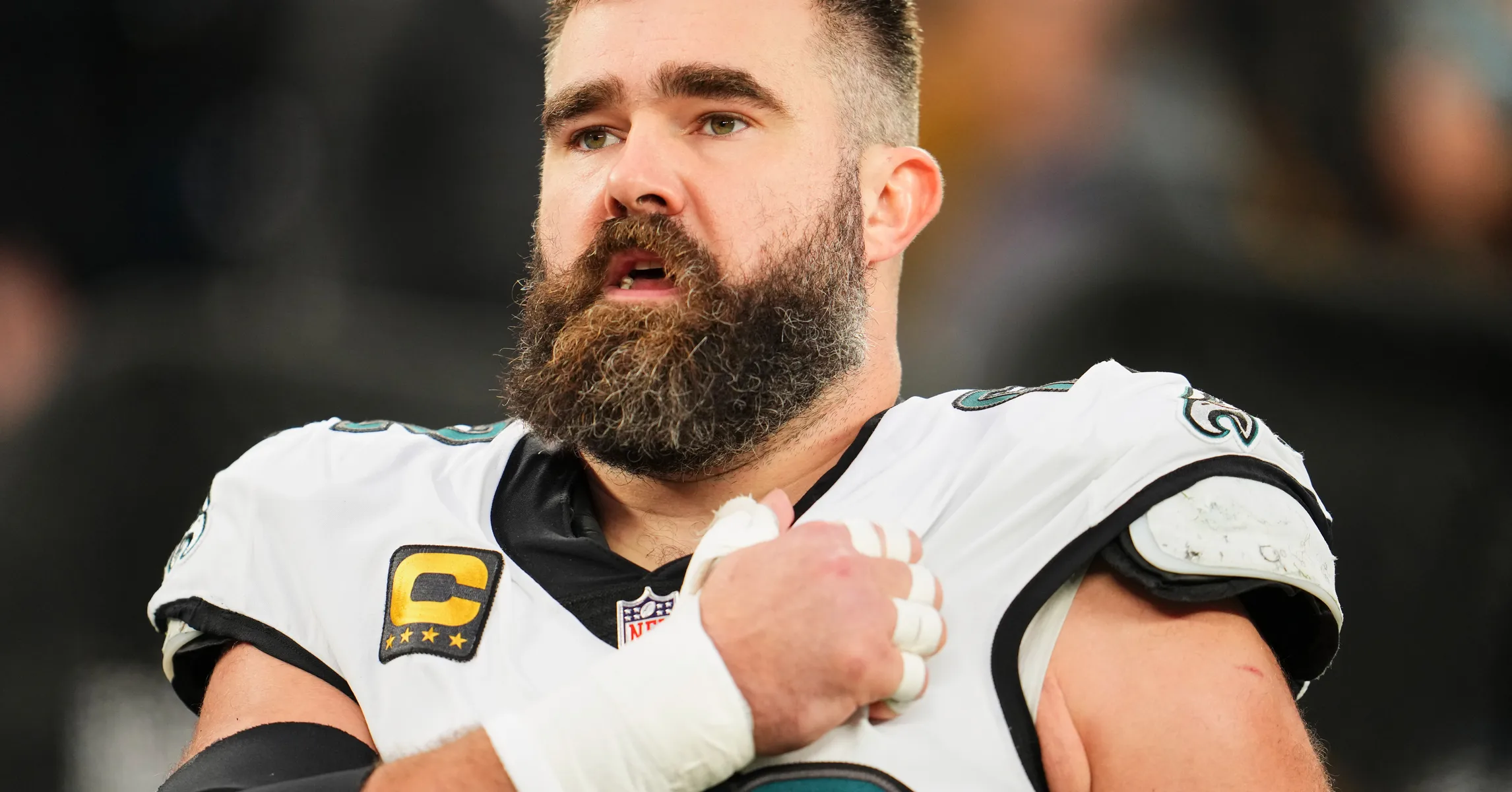 Jason Kelce Gifts Signed Jersey To Favorite McDonald's Employee(02)