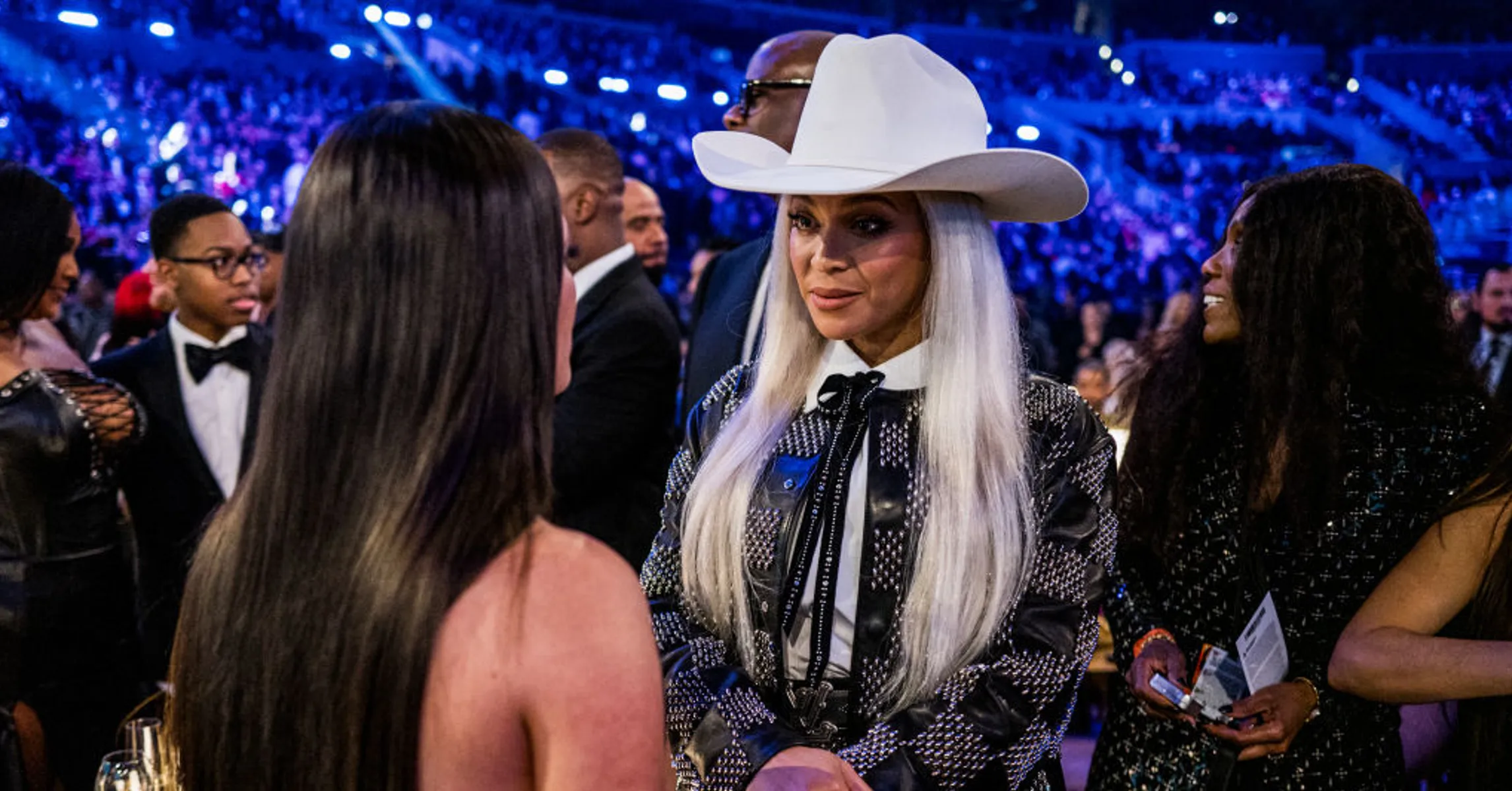 Beyonce Tops Spotify Global Chart For 1st Time Ever With "Texas Hold ‘Em."