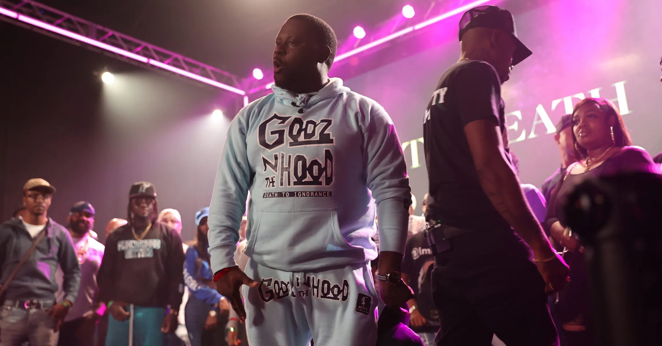 T-Rex Seems To Suffer Seizure In The Middle Of Live Rap Battle