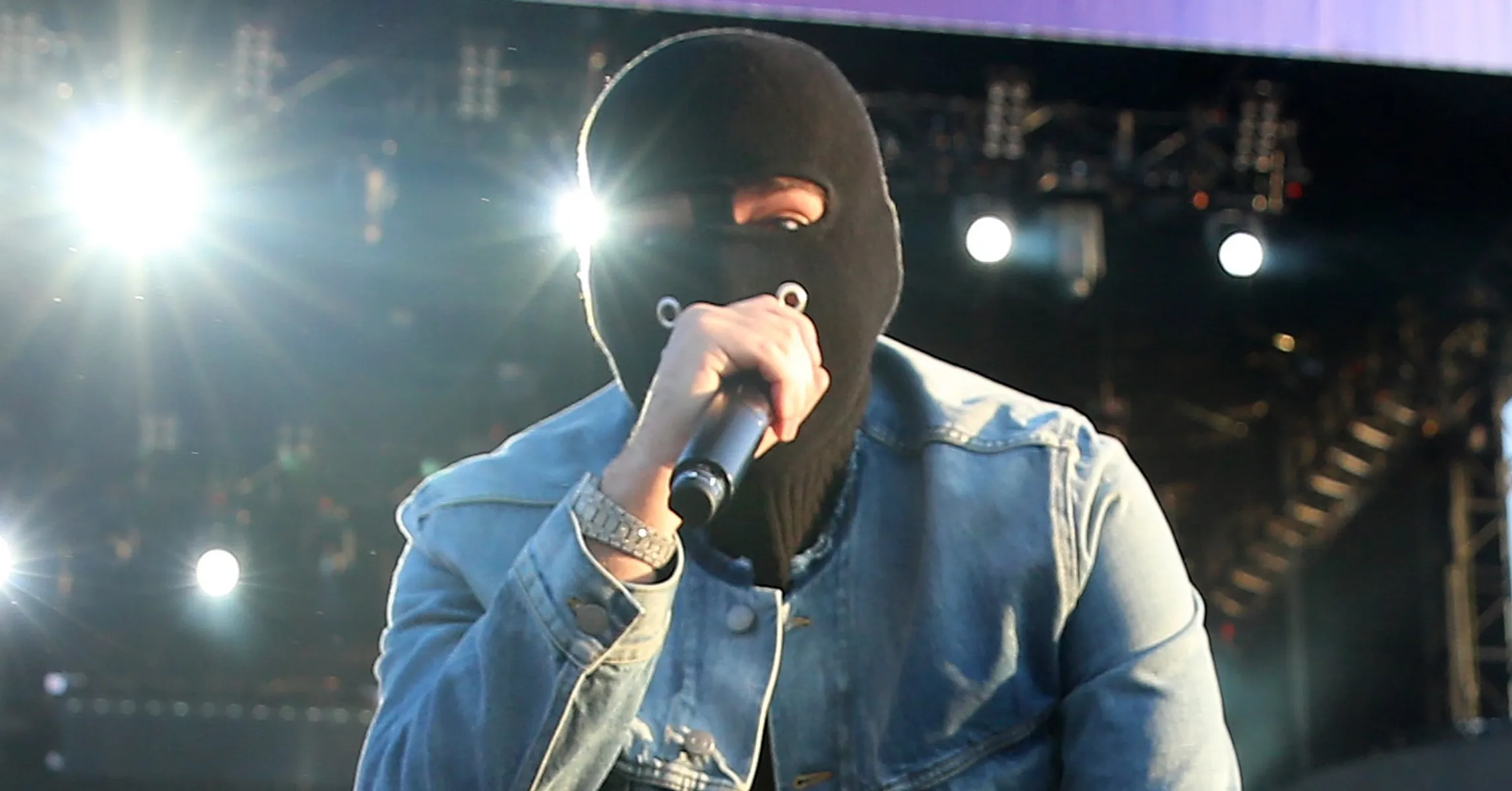 Yeat Takes Shot At Kendrick Lamar On New Drake Collab “Dog House”