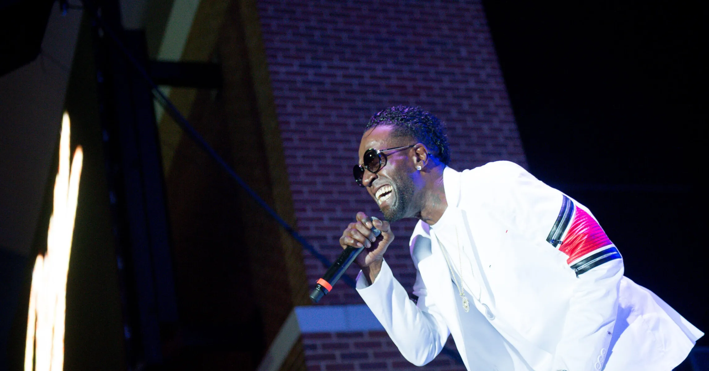 aaron hall celebrity net worth - Ilustrasi 3