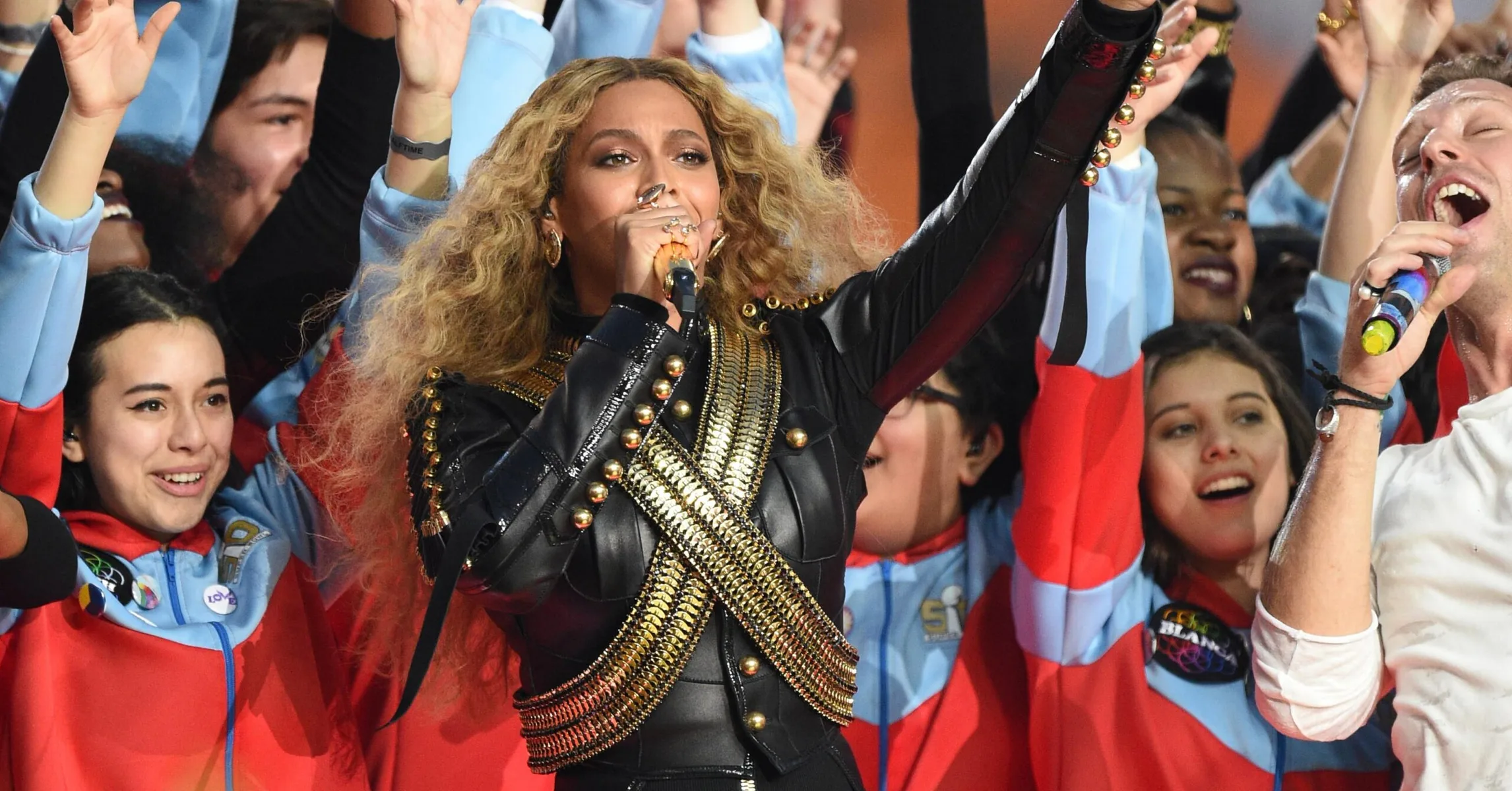 Beyoncé Delivers Heartfelt Tribute To Dolly Parton