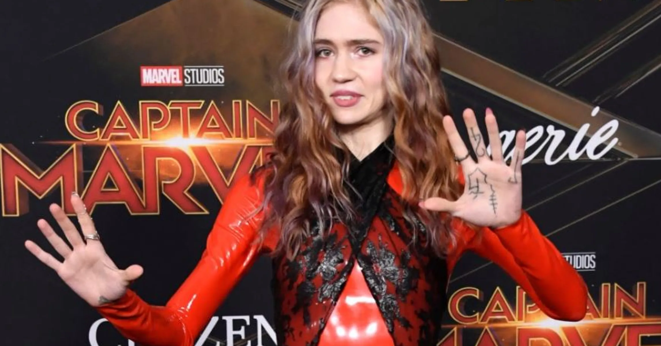 Grimes Claims She Was Hospitalized Due To A Panic Attack After "SNL