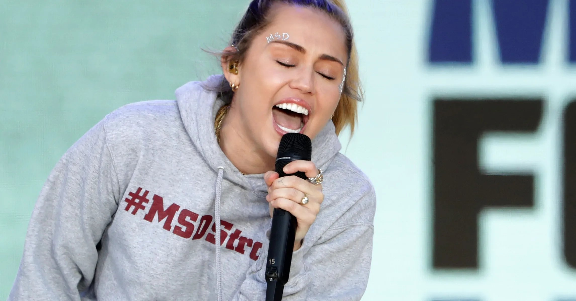Miley Cyrus Finally Apologizes For Comments On HipHop "I F*cked Up"