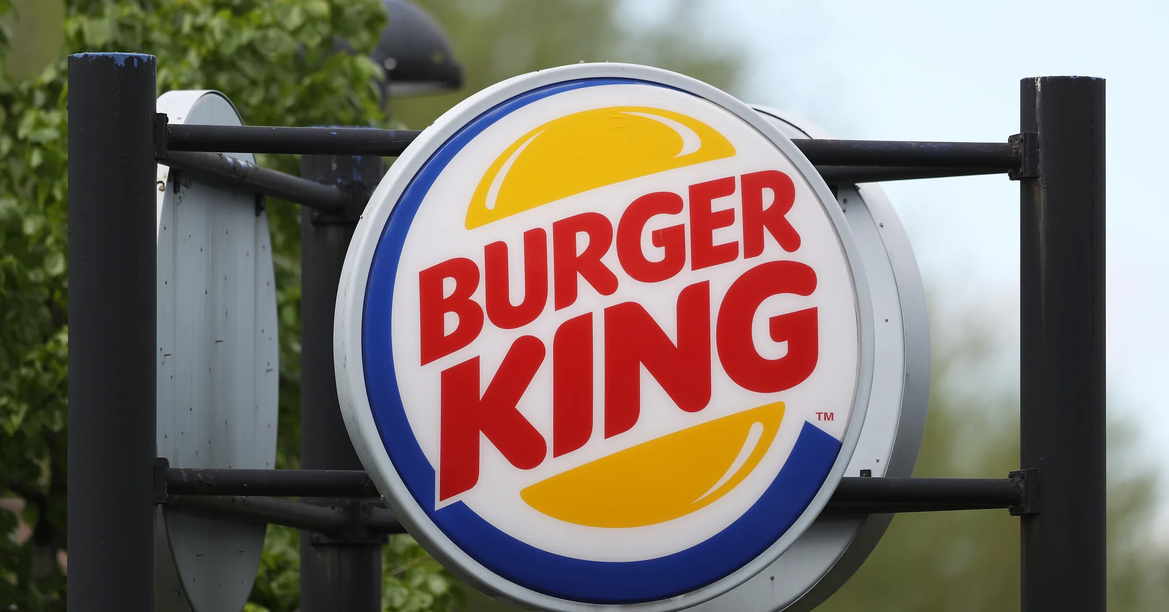 Woman Climbs In Burger King DriveThru Window & Starts Shooting At