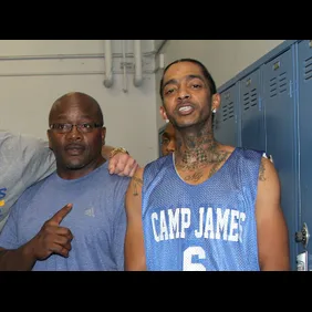 Jogo de basquete de celebridades na Crenshaw High School