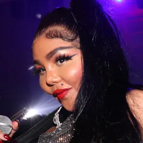 Lil Kim Ain't No Party Like A New York Party