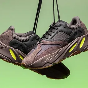 Image Via <a href='https://sneakernews.com/2018/10/01/adidas-yeezy-700-ee9614-mauve-photos-release-info/' rel="nofollow noopener" target='_blank'>SneakerNews</a>