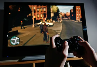 Player Tries To Master The Newly Released Grand Theft Auto IV
