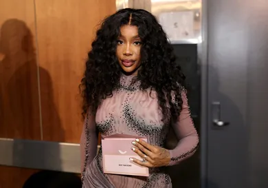 SZA Poses In Jaw-Dropping Nude Alien Costume And Leaves Fans In Awe