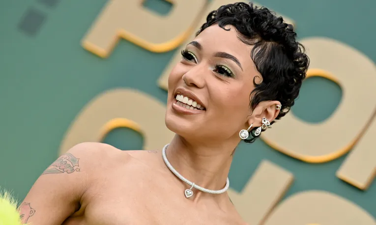 Coi Leray Grabs Fan's Attention With Raunchy New Selfie