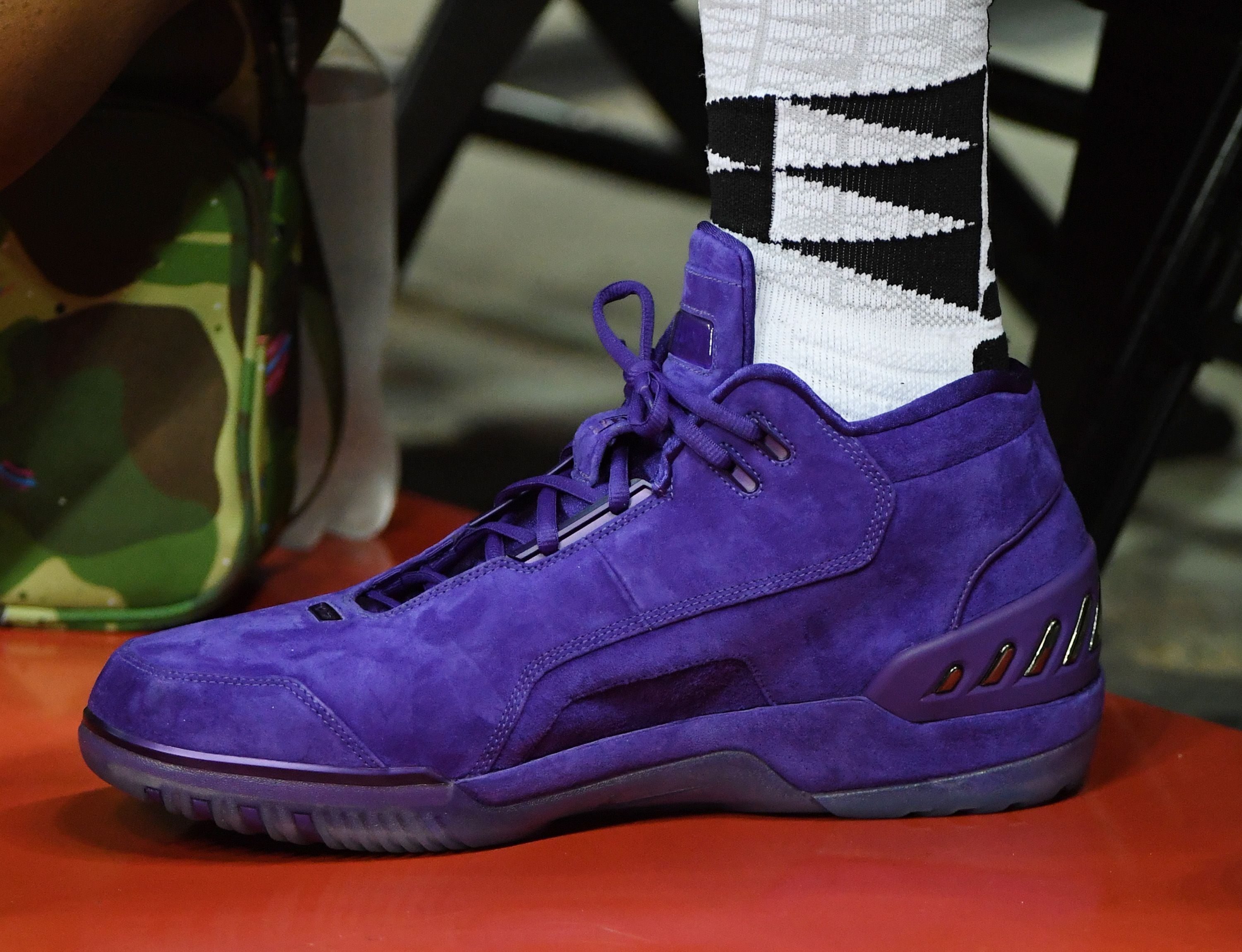 LeBron 1 / Nike Air Zoom Generation Retro Court Purple Suede M14 2023 New in box Nike Zoom Generation Court Purple - YouTube main image 3