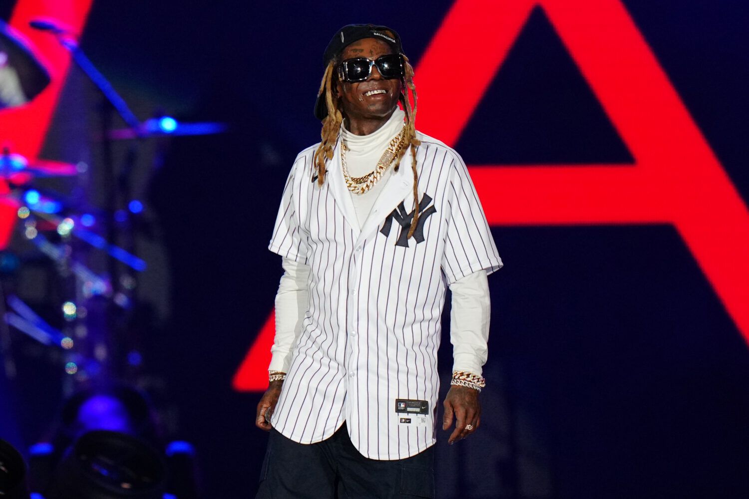 Lil Wayne Debuts New "Undisputed" Theme Song, "Good Morning"(02)