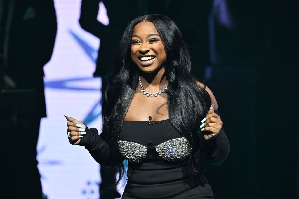 Reginae Carter's New Hair Has People Comparing Her To Everyone From