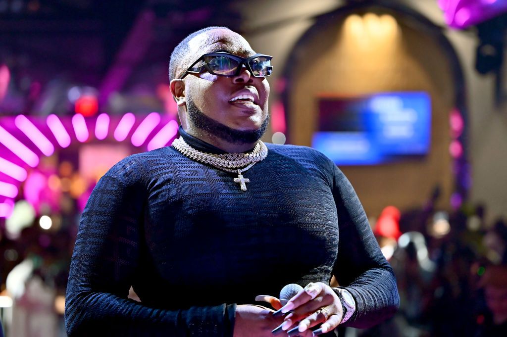 Saucy Santana Roasts A Woman During Video Shoot: "She Ain't Have No BBL"