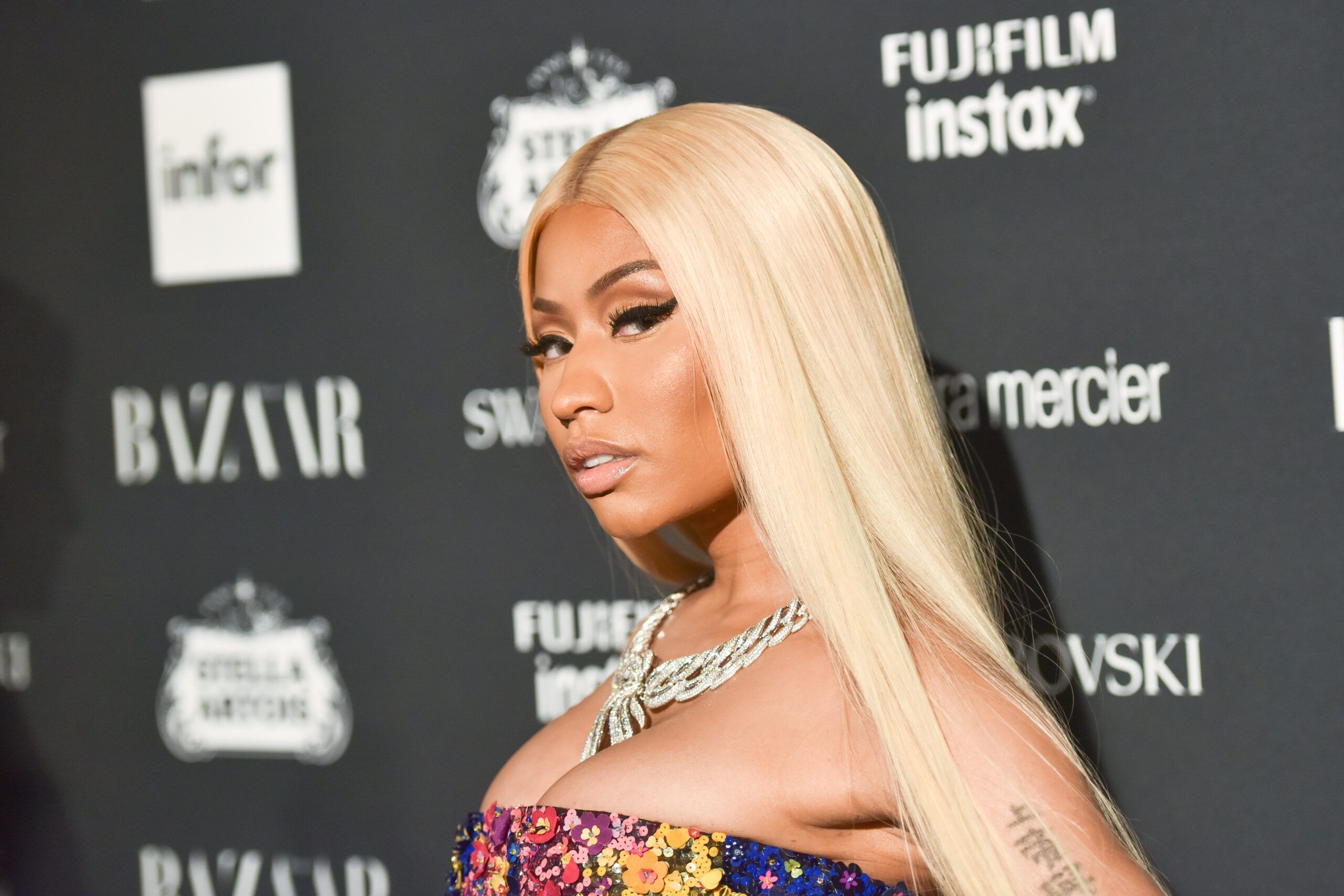 Nicki Minaj's Journey: From Red Lobster Dismissal to Music Industry |  RESULTSANDNOHYPE MAGAZINE, image size:2560x1707