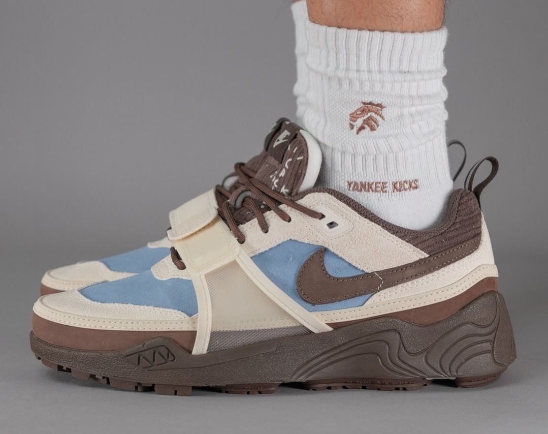 Travis Scott Zoom Field Jaxx “Leche Blue” Set For May Drop