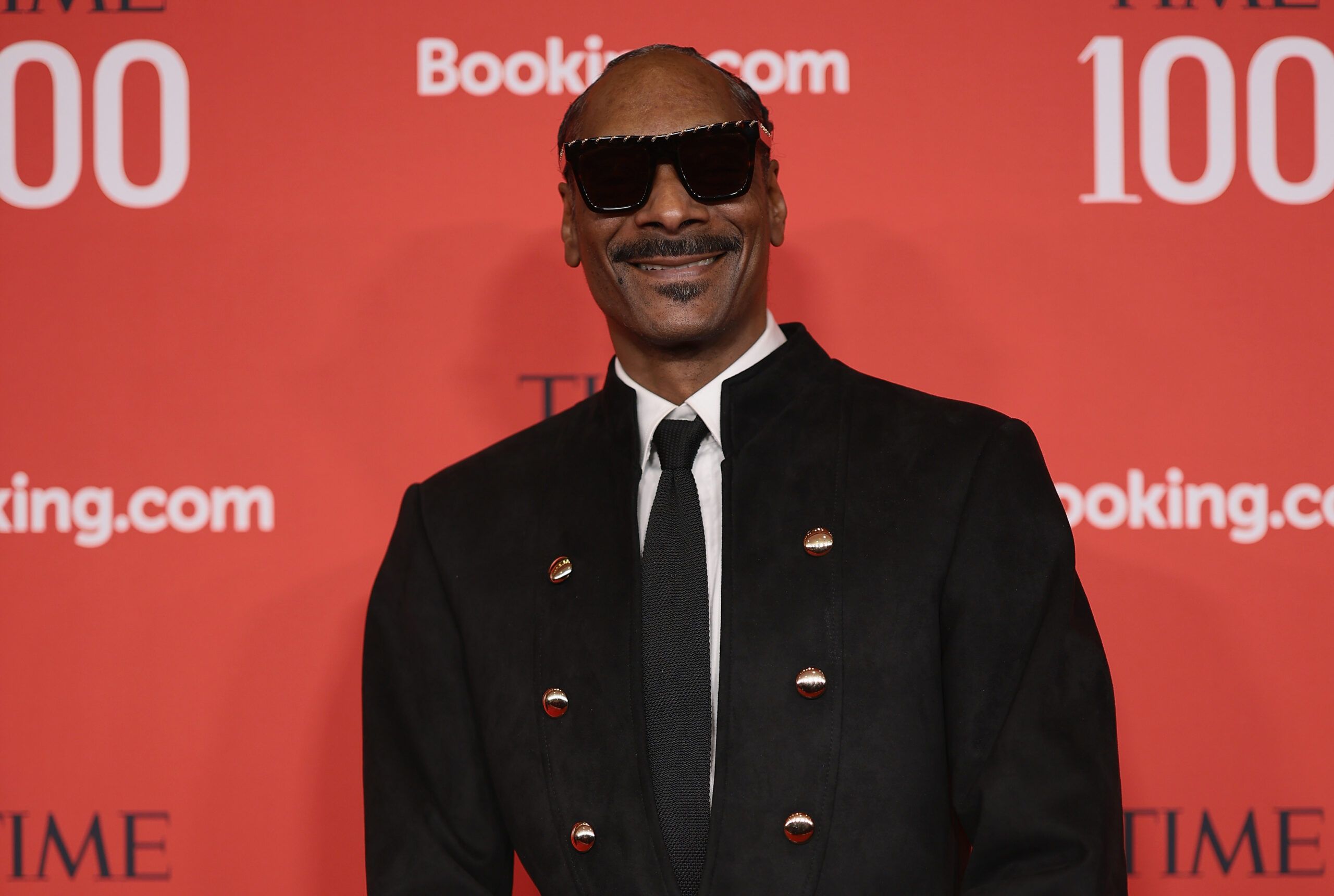 Snoop Dogg Announces Surprise Album 