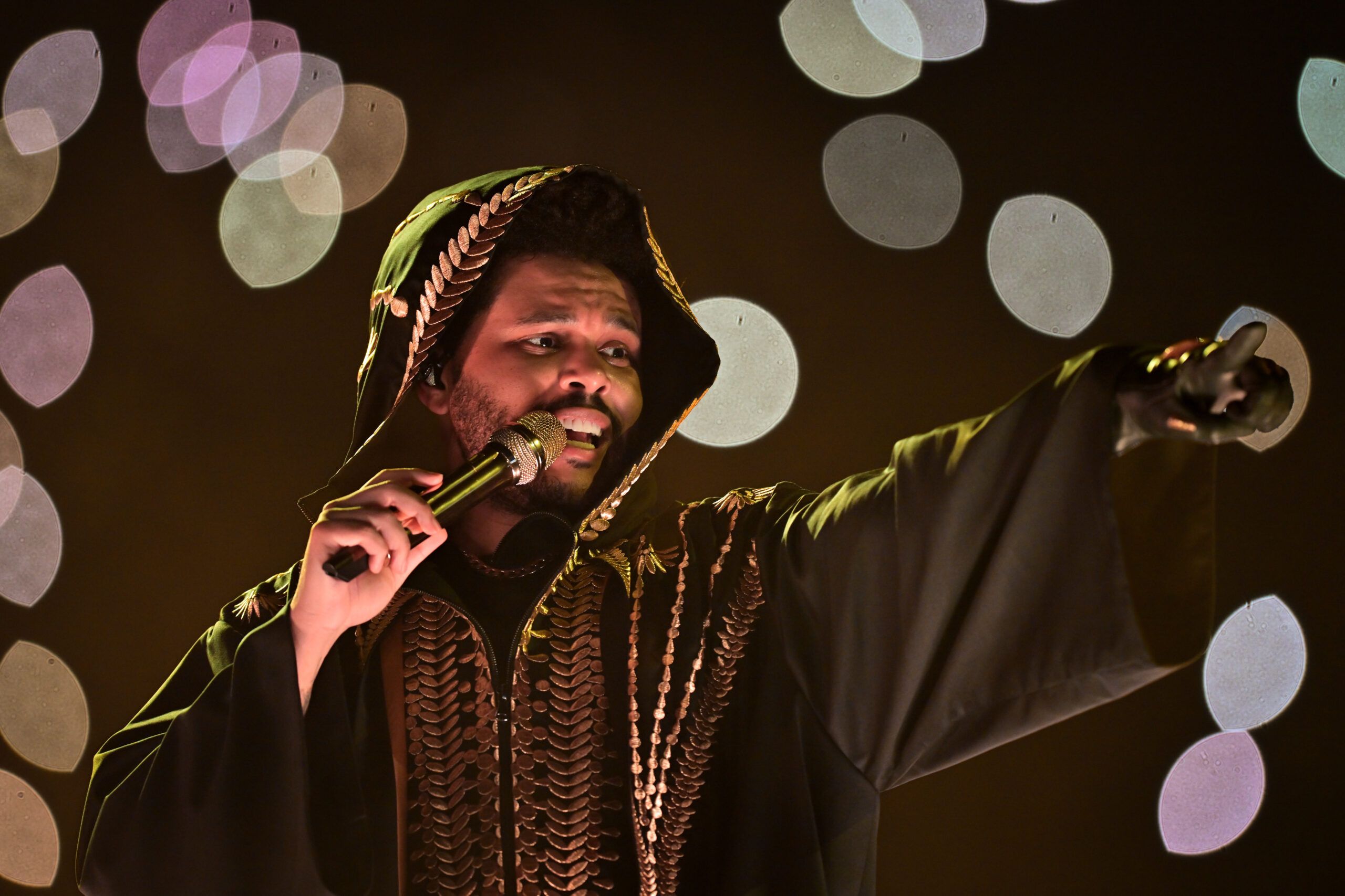 The Weeknd Shows Immense Love To Fans In Emotional Speech At \, image size:2560x1707