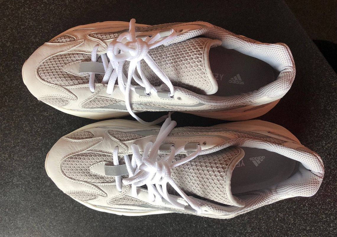 yeezy 700 static drop