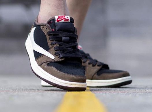 travis scott lows on feet