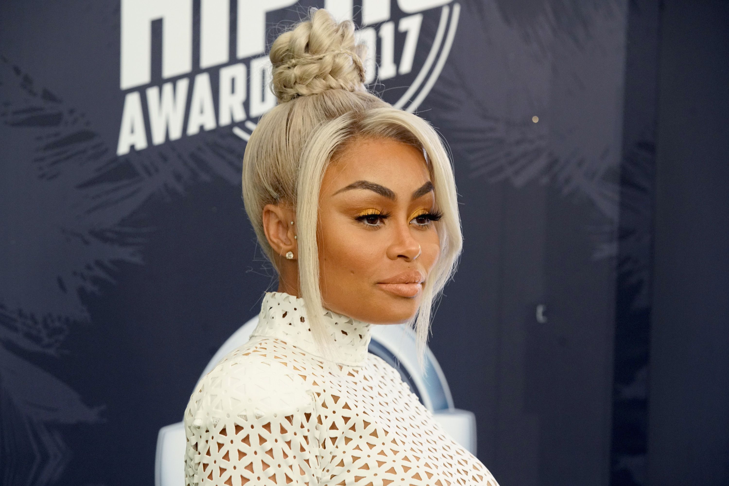 Blac Chyna's New Mystery Man Sucks Her Toes At Dinner Table
